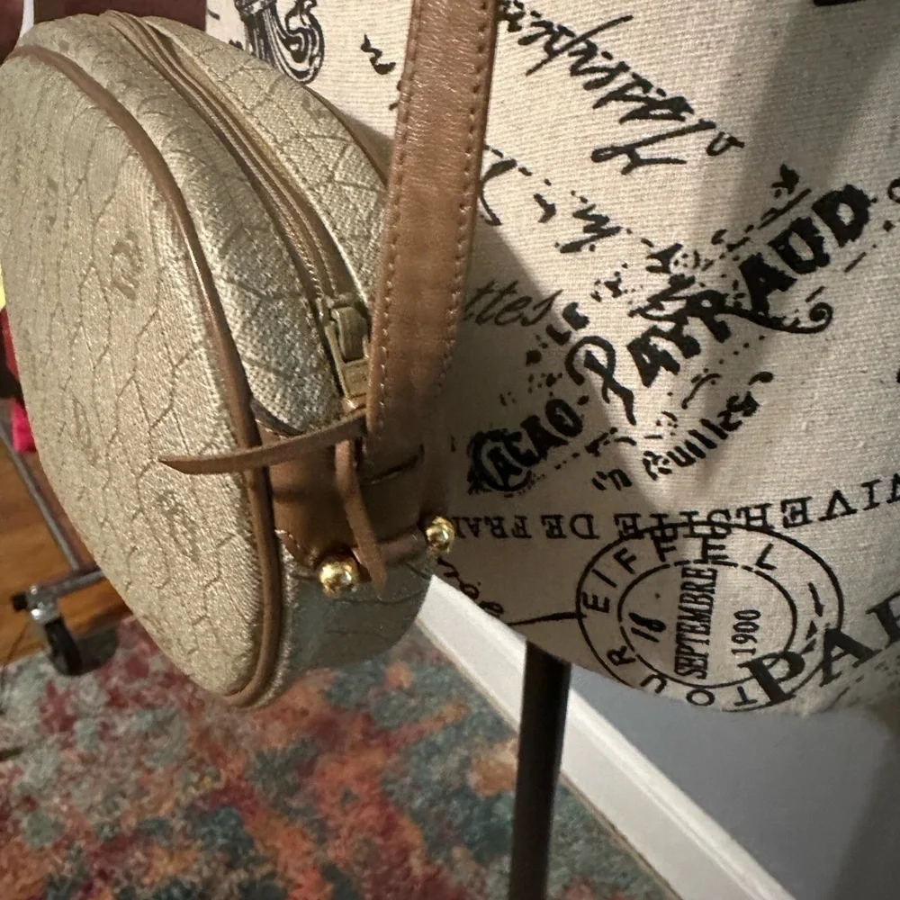 Dior honeycomb crossbody bag with COA Like new. Hard to believe it is vintage - Picture 4 of 10